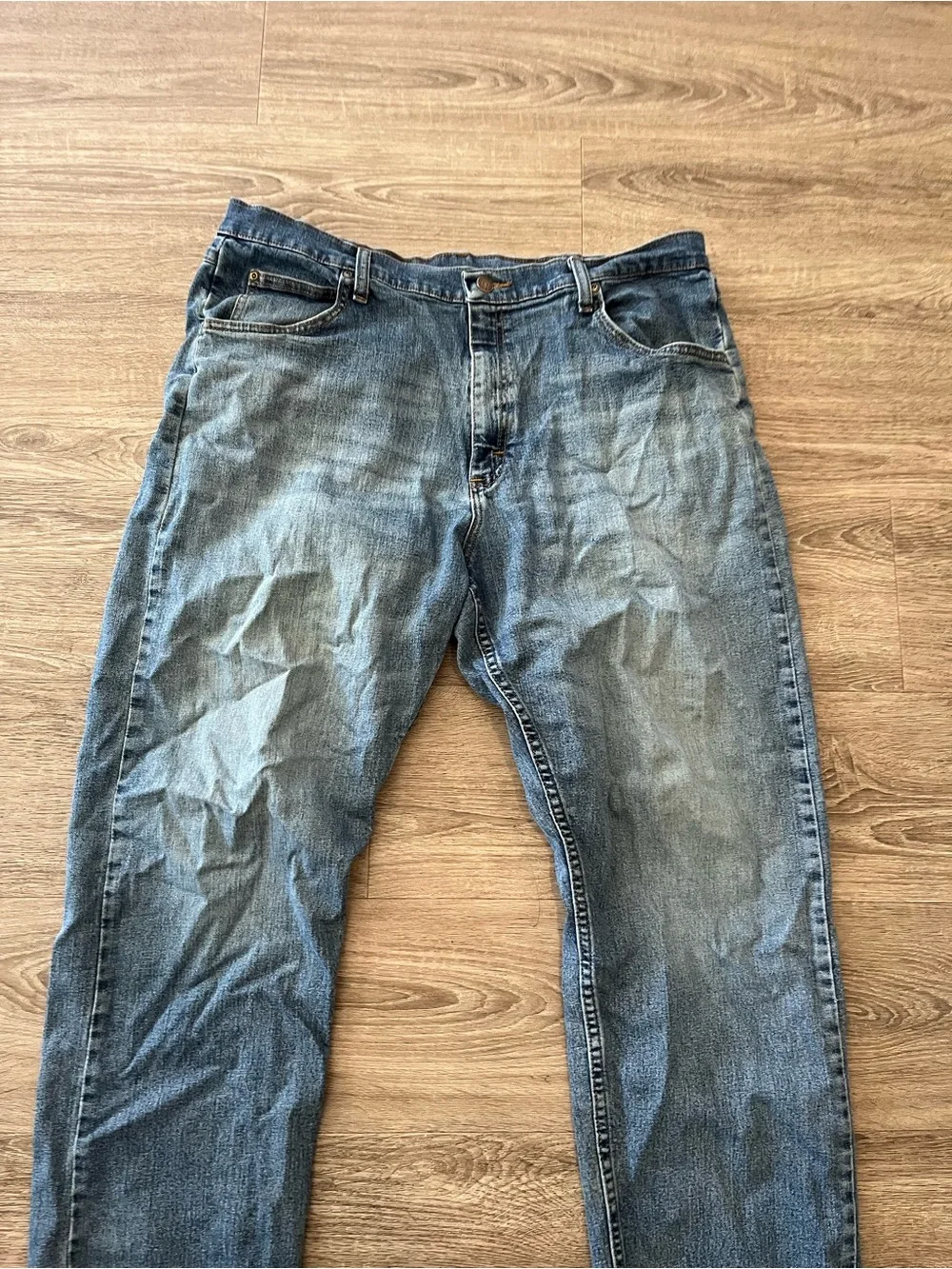 Wrangler Relaxed Fit Jeans Mens 38x30 Light Wash Stretch Denim Straight Leg